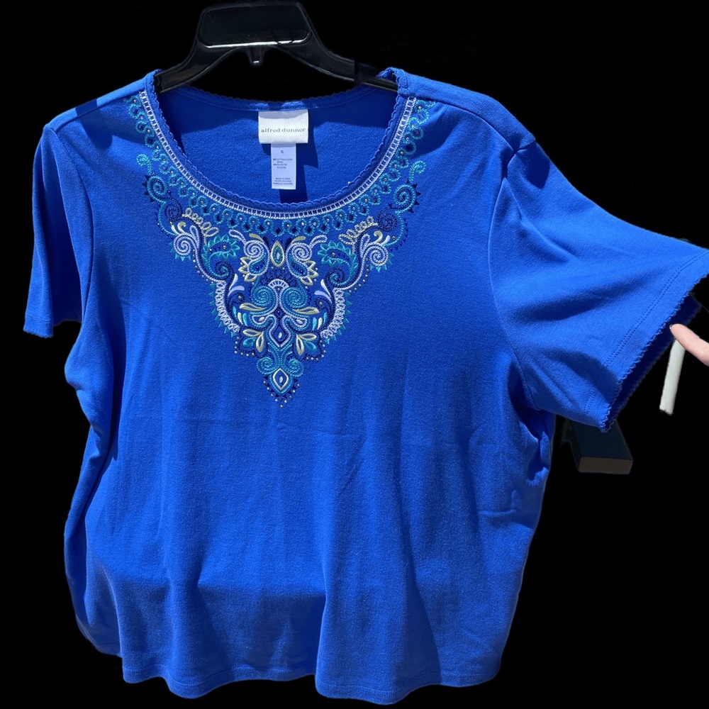 Blue short sleeve T-shirt with embroidery detailing